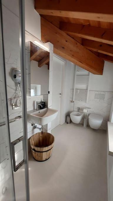 Sui Tetti Di Valeggio - Holiday Apartment Валеджо сул Минчио Екстериор снимка